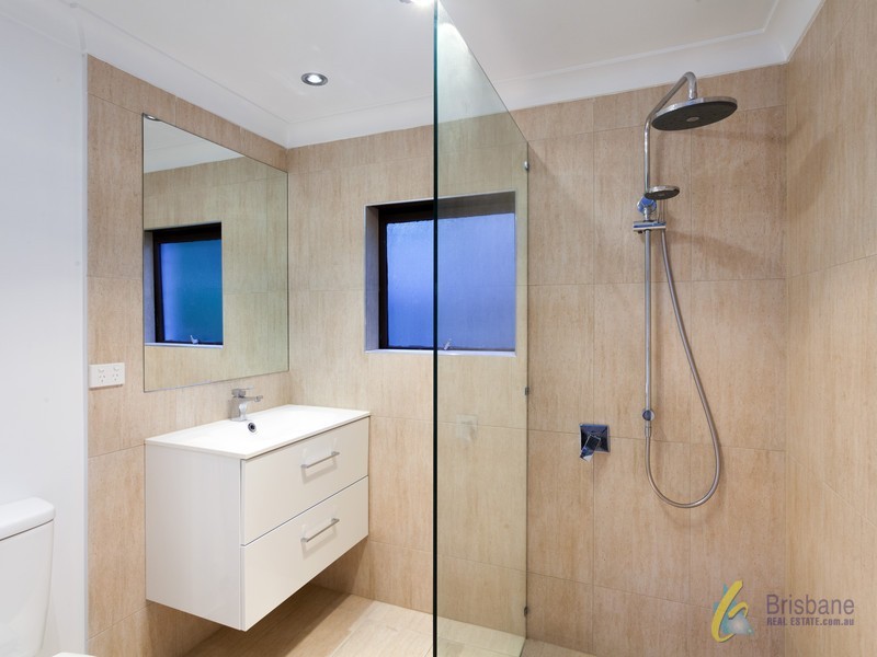 1 Leander Street, Chapel Hill QLD 4069