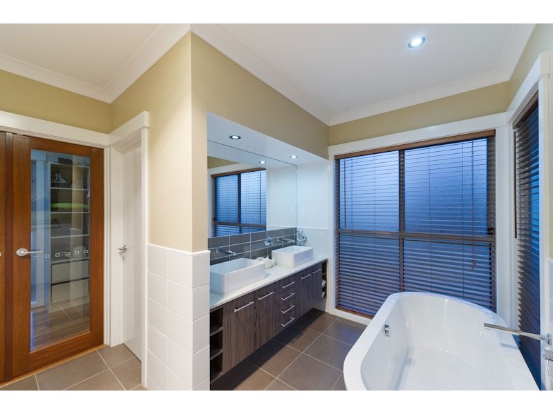 23 Serene Place, Fig Tree Pocket QLD 4069