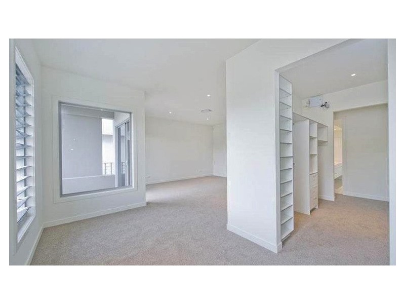 27 Lohe St, Indooroopilly QLD 4068