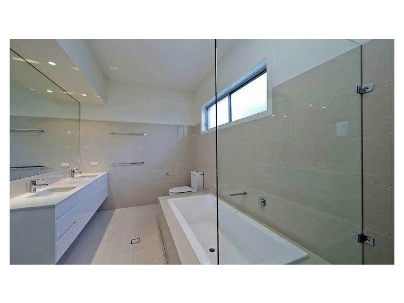 27 Lohe St, Indooroopilly QLD 4068