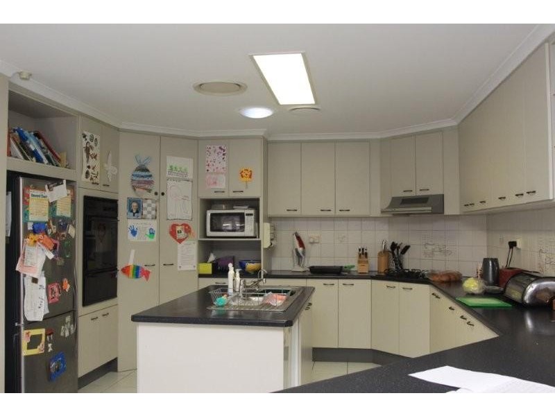 8 Codford Place, Chapel Hill QLD 4069