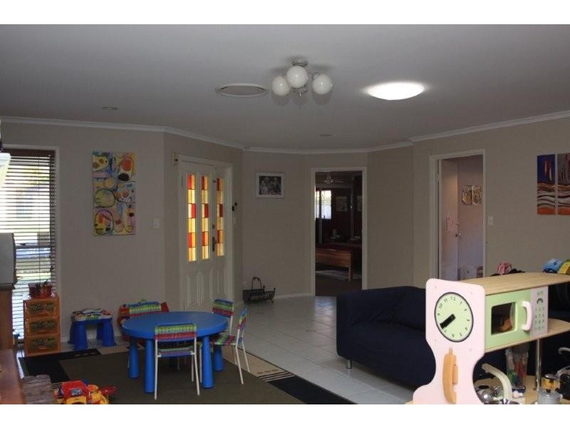 8 Codford Place, Chapel Hill QLD 4069