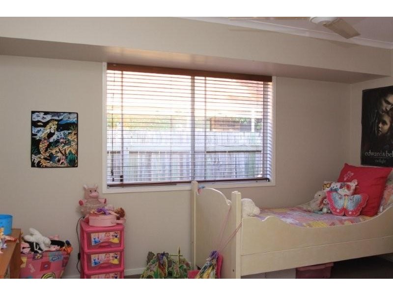 8 Codford Place, Chapel Hill QLD 4069