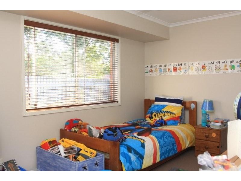 8 Codford Place, Chapel Hill QLD 4069