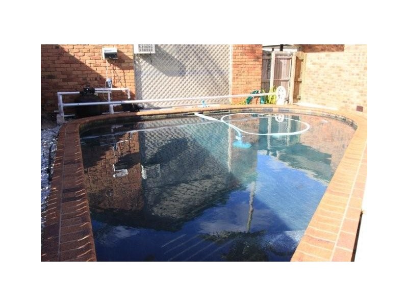 8 Codford Place, Chapel Hill QLD 4069