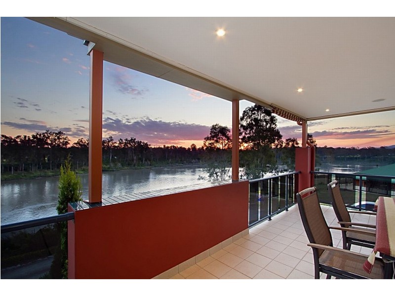 6 RIVERPOINT BVD, Riverhills QLD 4074