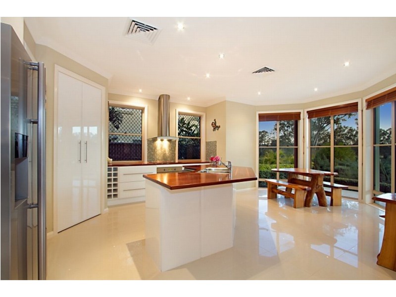 6 RIVERPOINT BVD, Riverhills QLD 4074