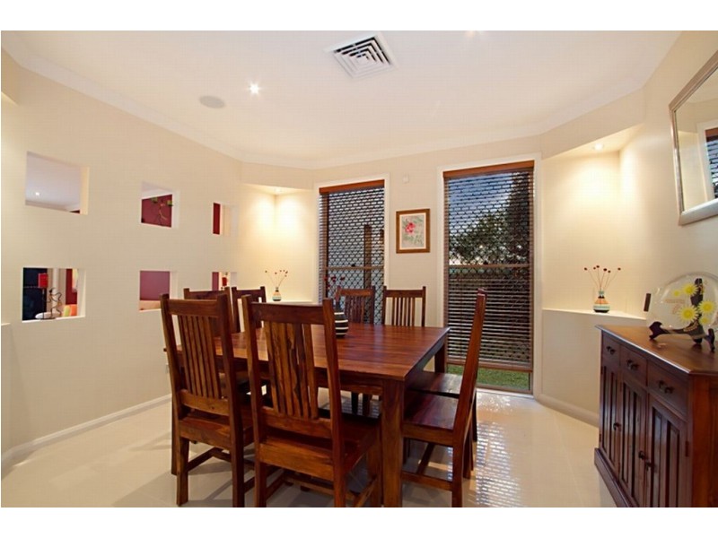 6 RIVERPOINT BVD, Riverhills QLD 4074