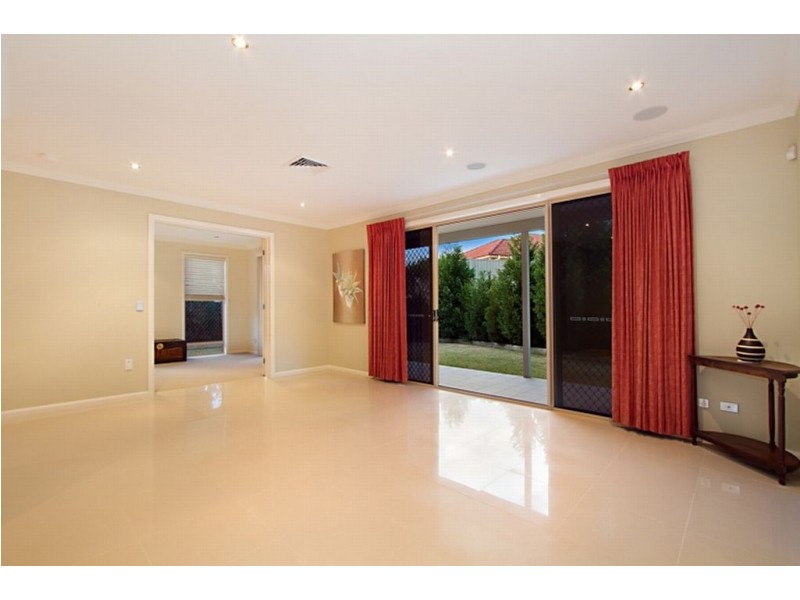 6 RIVERPOINT BVD, Riverhills QLD 4074