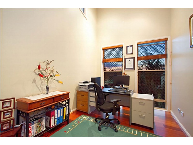 6 RIVERPOINT BVD, Riverhills QLD 4074