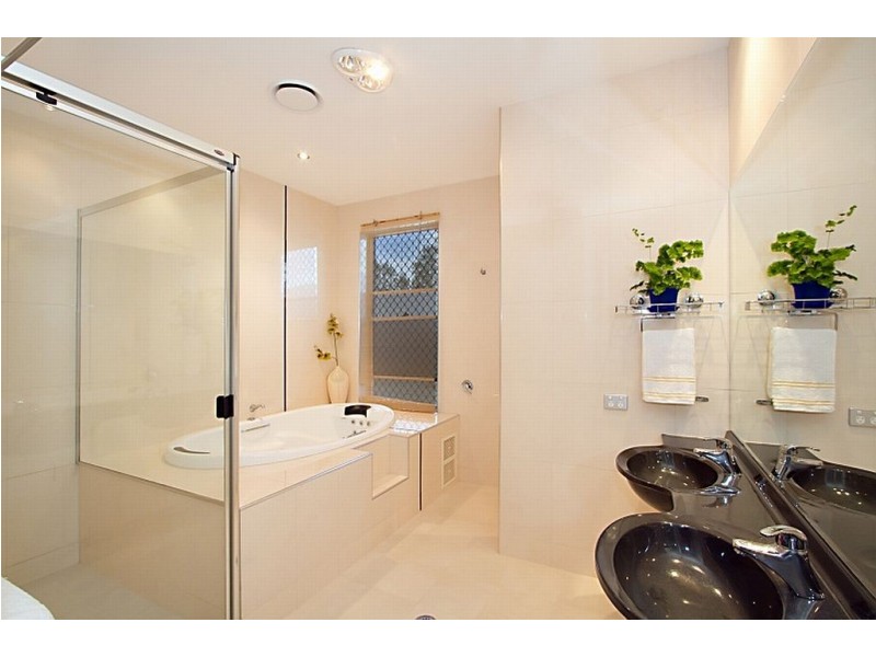 6 RIVERPOINT BVD, Riverhills QLD 4074