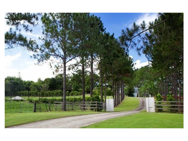 243 Moons La, Brookfield QLD 4069