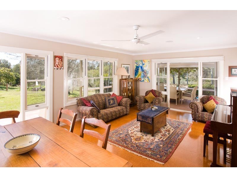 4 Avonmore Street, Moggill QLD 4070