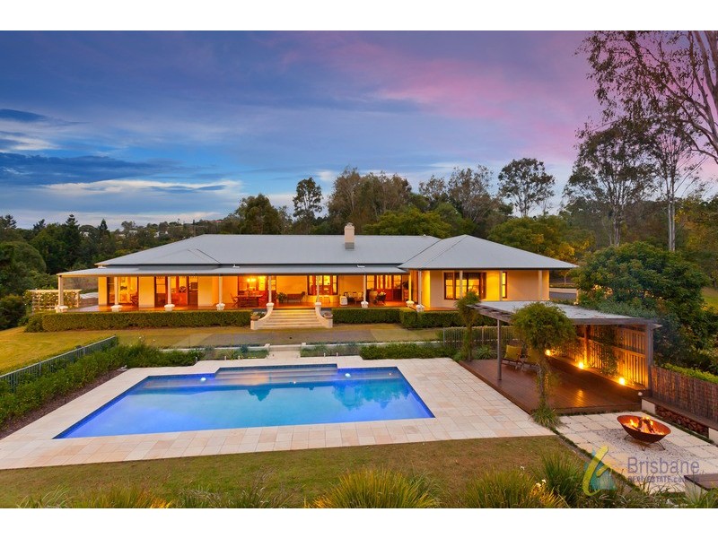 15 Nioka St, Brookfield QLD 4069