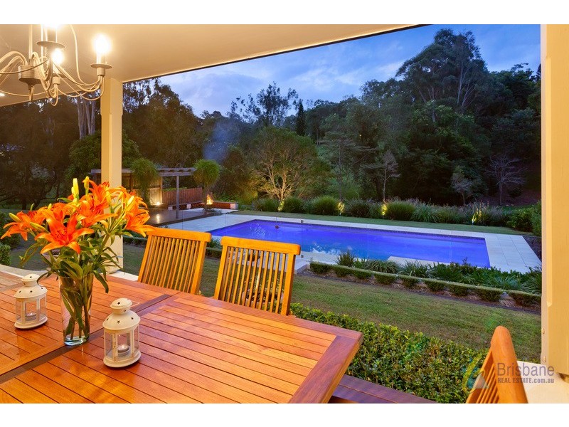 15 Nioka St, Brookfield QLD 4069