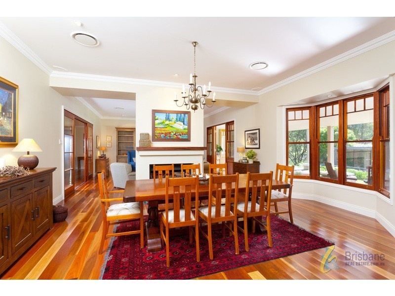 15 Nioka St, Brookfield QLD 4069