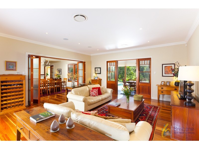 15 Nioka St, Brookfield QLD 4069