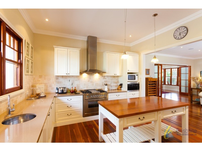 15 Nioka St, Brookfield QLD 4069