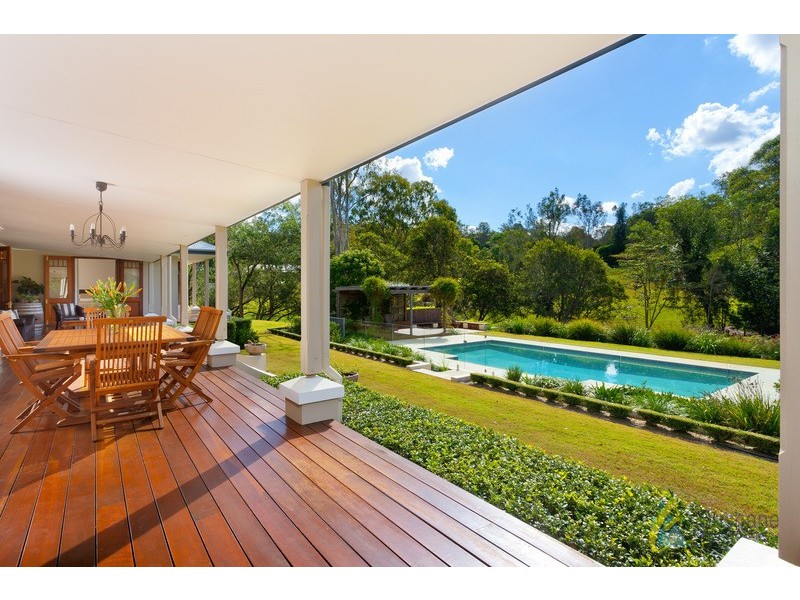 15 Nioka St, Brookfield QLD 4069