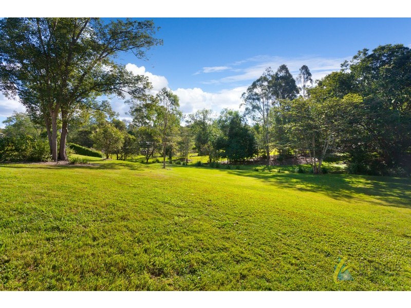 15 Nioka St, Brookfield QLD 4069