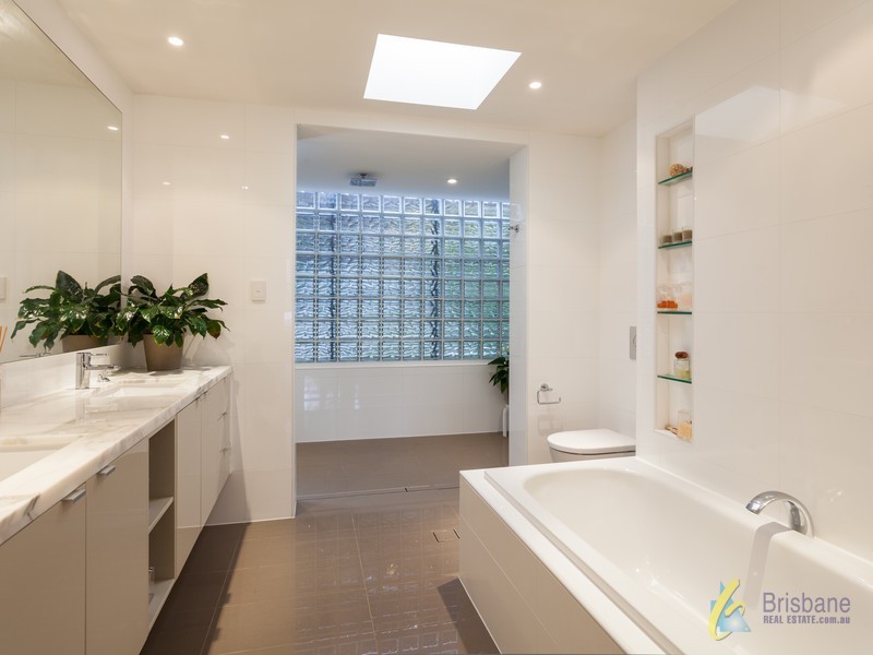 28 Laurel Ave, Chelmer QLD 4068