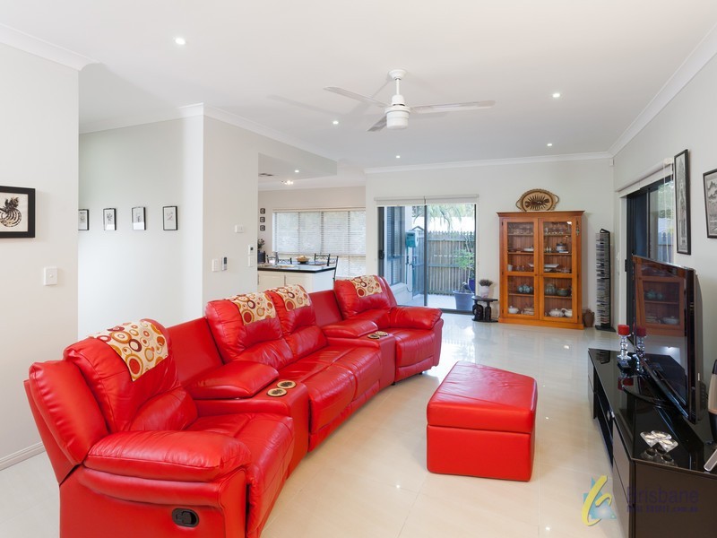 6 Makepeace Place, Bellbowrie QLD 4070