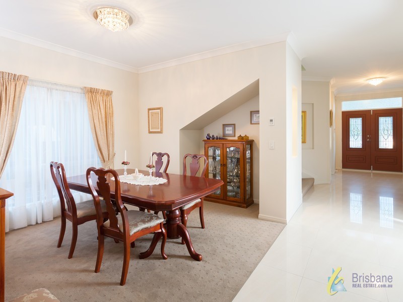 6 Makepeace Place, Bellbowrie QLD 4070