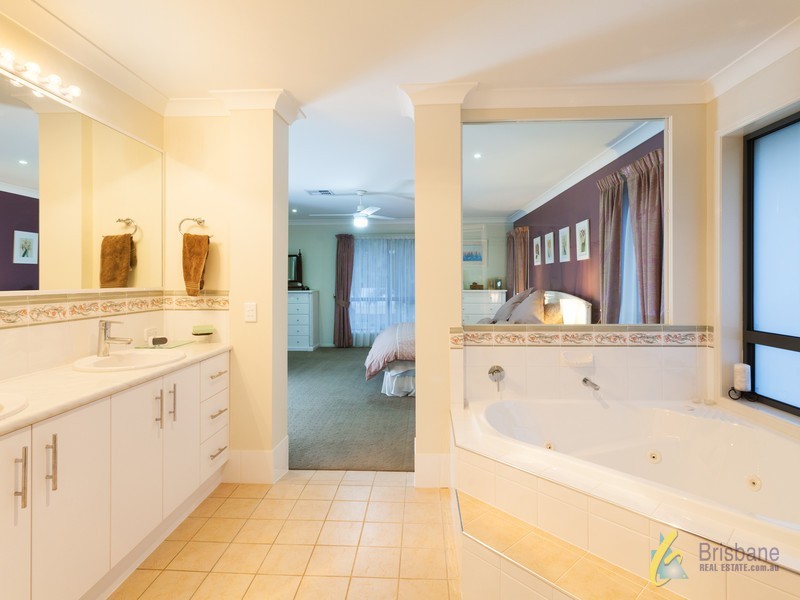 6 Makepeace Place, Bellbowrie QLD 4070