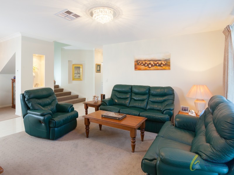 6 Makepeace Place, Bellbowrie QLD 4070