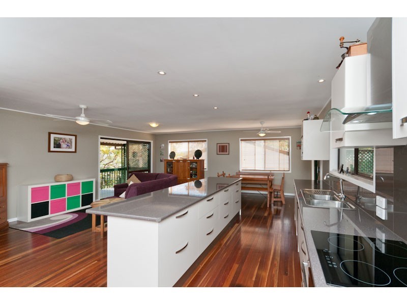 1 Twilight Street, Kenmore QLD 4069