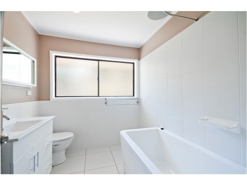 1 Twilight Street, Kenmore QLD 4069