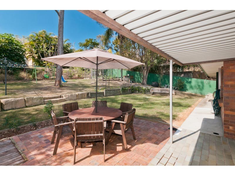 1 Twilight Street, Kenmore QLD 4069