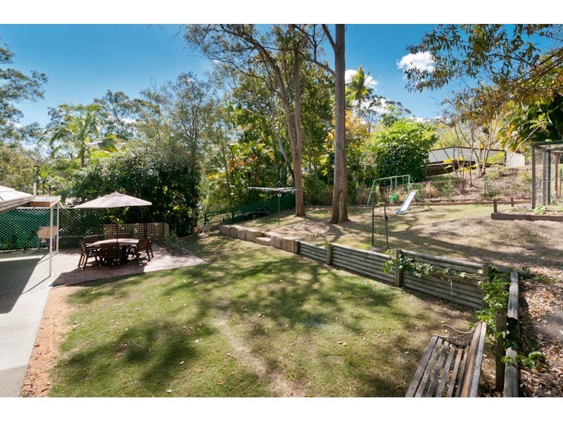 1 Twilight Street, Kenmore QLD 4069