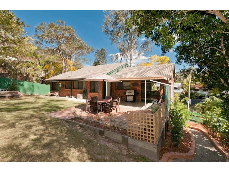 1 Twilight Street, Kenmore QLD 4069