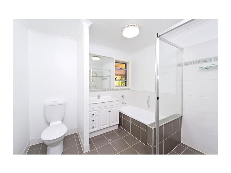 8 Fenchurch Street, Fig Tree Pocket QLD 4069