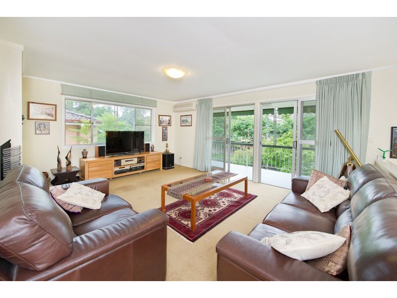 24 Cassandra Street, Chapel Hill QLD 4069