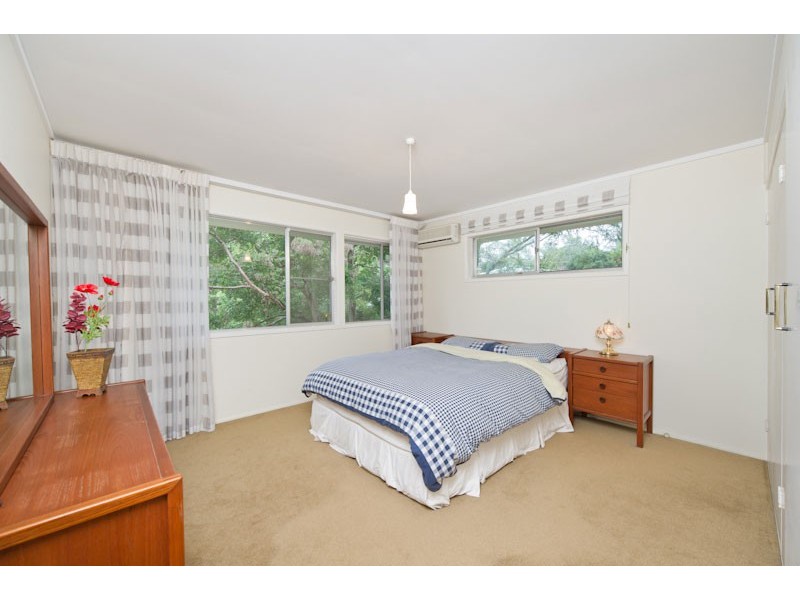 24 Cassandra Street, Chapel Hill QLD 4069