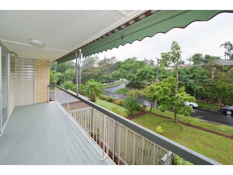 24 Cassandra Street, Chapel Hill QLD 4069