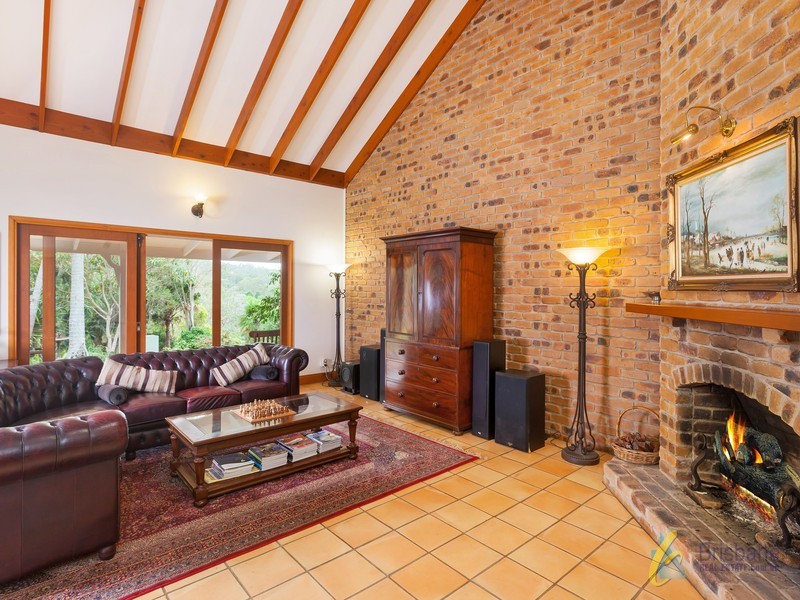 348 Gold Creek Road, Brookfield QLD 4069