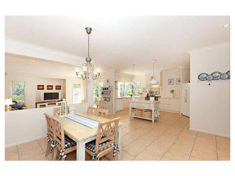 24 Lucas Place, Pullenvale QLD 4069