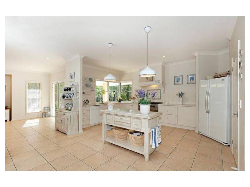 24 Lucas Place, Pullenvale QLD 4069