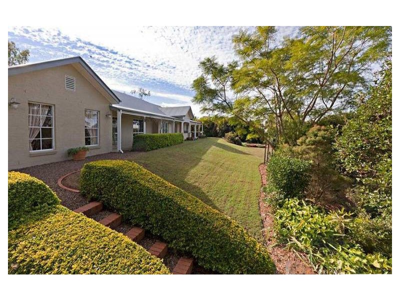 24 Lucas Place, Pullenvale QLD 4069