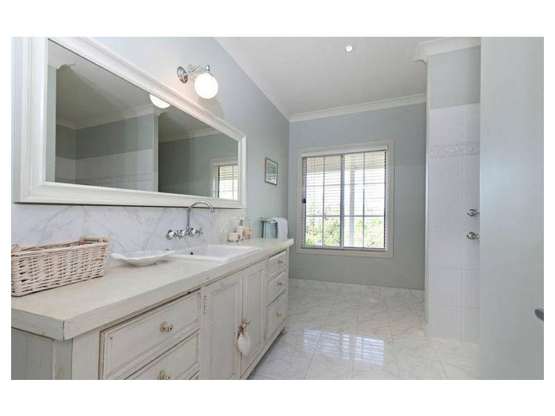 24 Lucas Place, Pullenvale QLD 4069