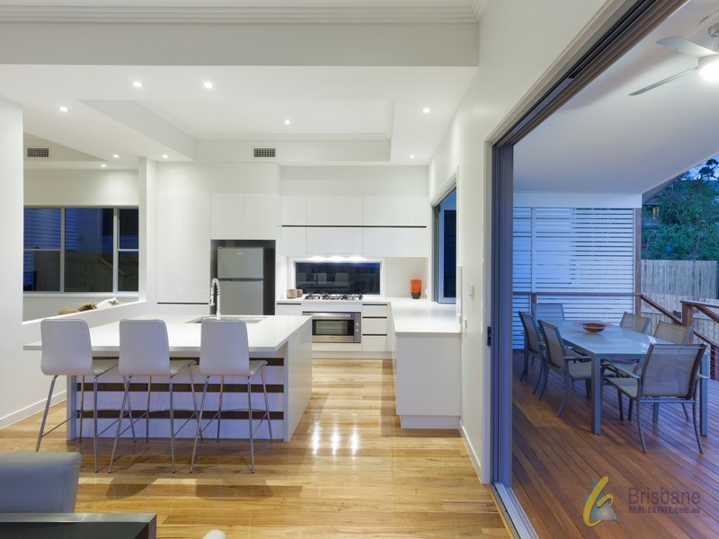 55 Disraeli Street, Indooroopilly QLD 4068