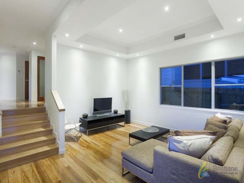 55 Disraeli Street, Indooroopilly QLD 4068