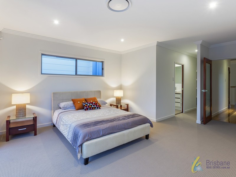 55 Disraeli Street, Indooroopilly QLD 4068