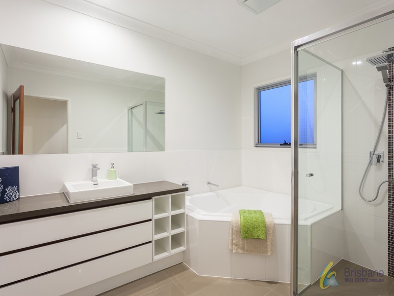 55 Disraeli Street, Indooroopilly QLD 4068