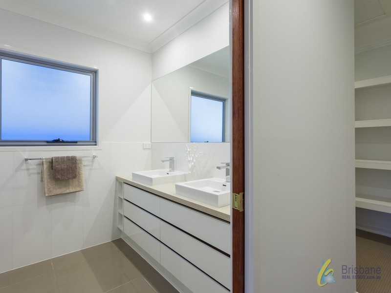 55 Disraeli Street, Indooroopilly QLD 4068