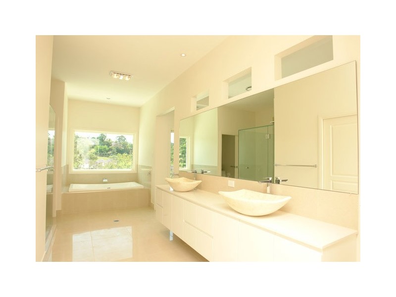 252 Moons Lane,, Brookfield QLD 4069