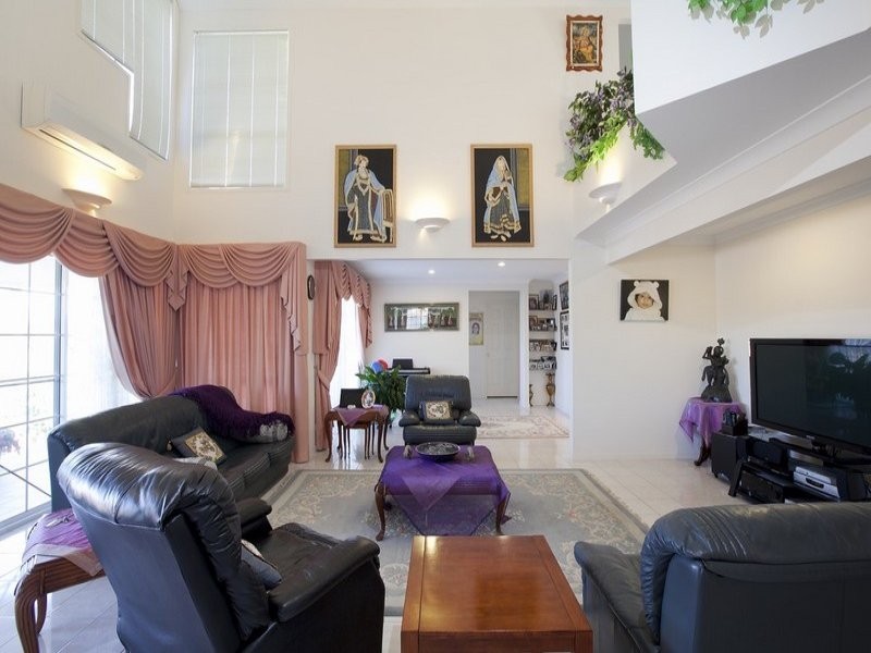 21 Woolner Place, Mount Ommaney QLD 4074